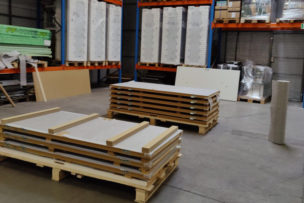 Välivarastointipalvelu pitää materiaalit kunnossa.